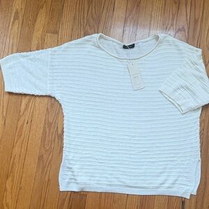 Chic White Textured Women's Top